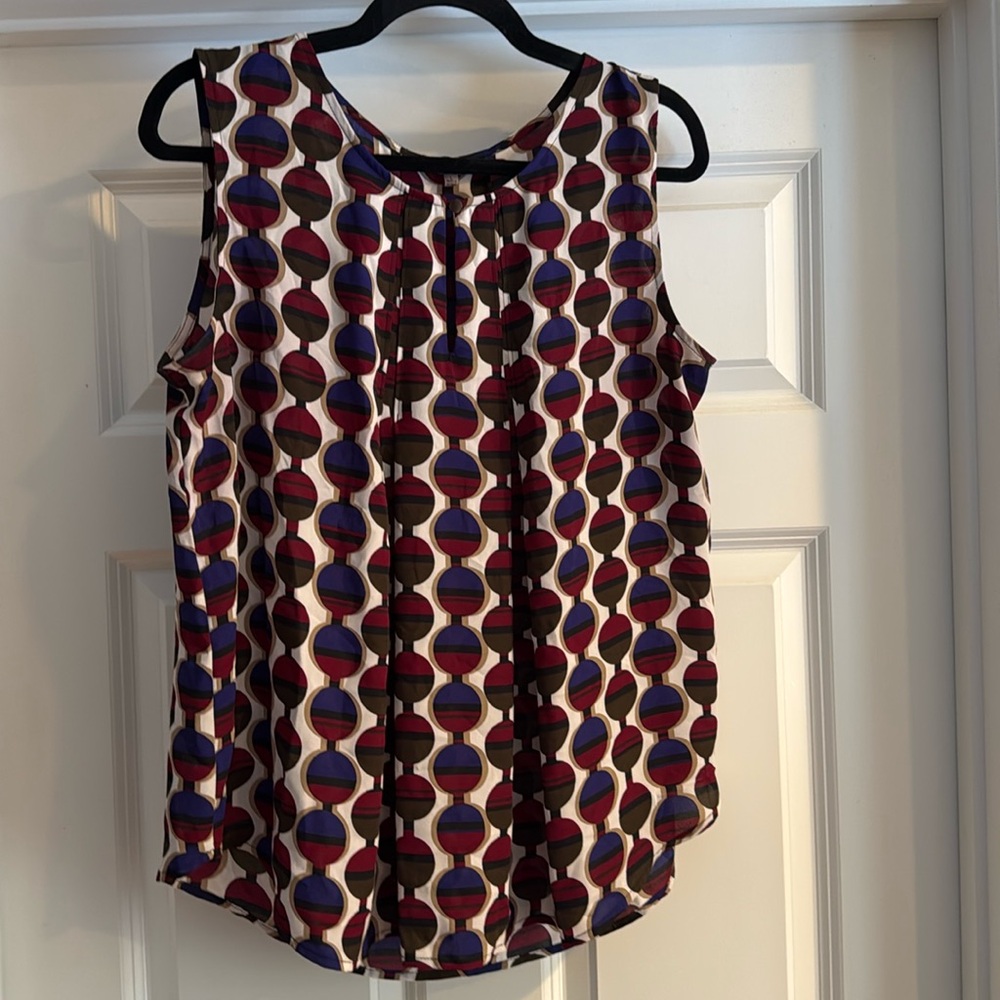 Nine West sleeveles blouse
